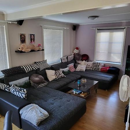 Sentrumsleilighet Med Gratis Parkering Til Leie Apartment Arendal Bagian luar foto