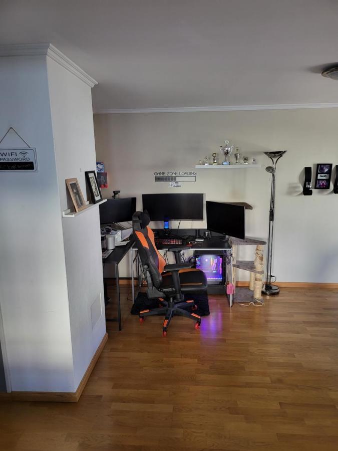 Sentrumsleilighet Med Gratis Parkering Til Leie Apartment Arendal Bagian luar foto