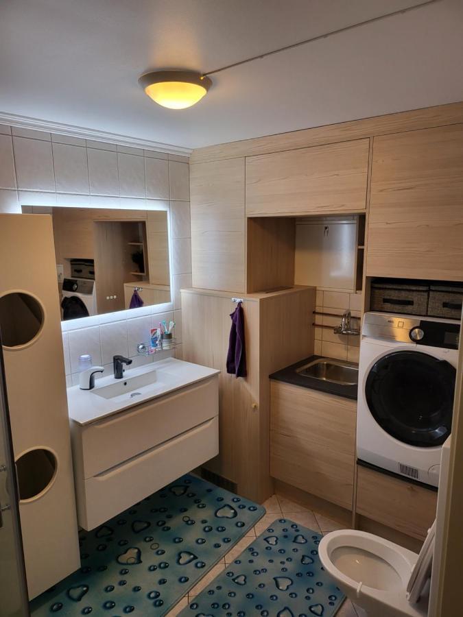 Sentrumsleilighet Med Gratis Parkering Til Leie Apartment Arendal Bagian luar foto
