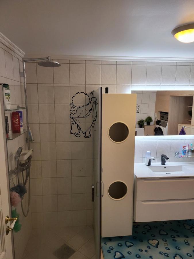 Sentrumsleilighet Med Gratis Parkering Til Leie Apartment Arendal Bagian luar foto