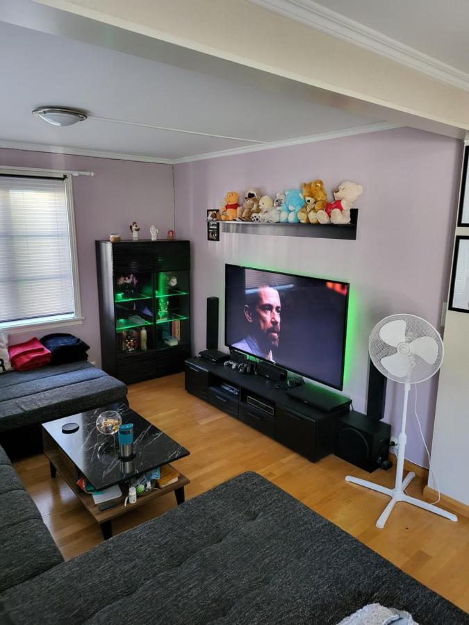 Sentrumsleilighet Med Gratis Parkering Til Leie Apartment Arendal Bagian luar foto
